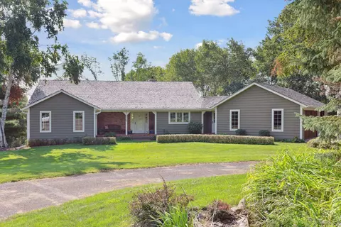 2 Blue Bird Ln, North Oaks, MN 55127