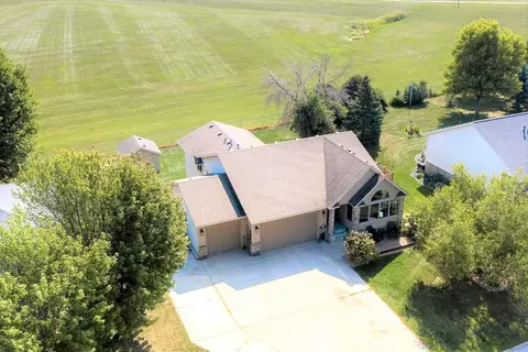60 6th St SE, Medford, MN 55049