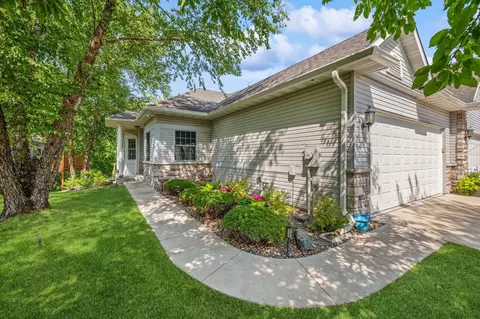4613 Greenhaven Dr, Saint Paul, MN 55127