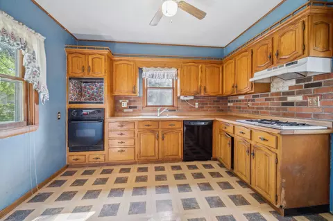 419 Geneva Ave N, Oakdale, MN 55128