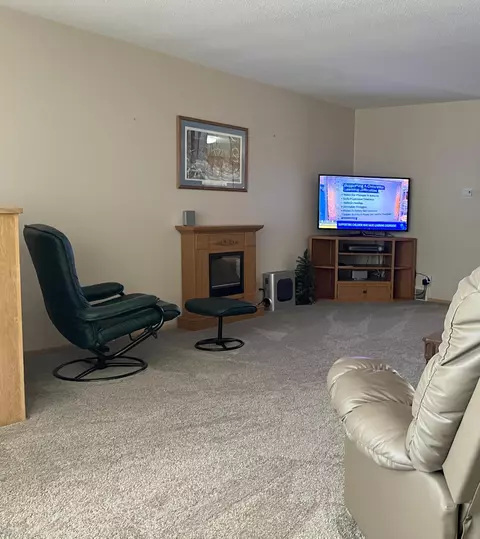 616 Collins Ave, Windom, MN 56101 photo 6