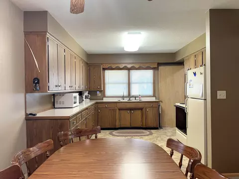 616 Collins Ave, Windom, MN 56101 photo 16