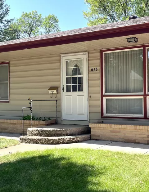 616 Collins Ave, Windom, MN 56101 photo 2