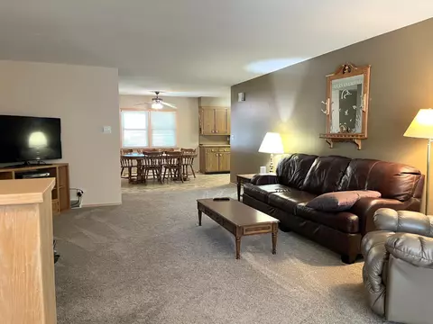 616 Collins Ave, Windom, MN 56101 photo 3