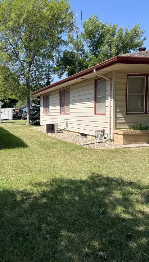 616 Collins Ave, Windom, MN 56101 photo 40