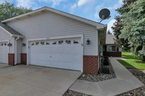 7664 Newbury Rd, Woodbury, MN 55125