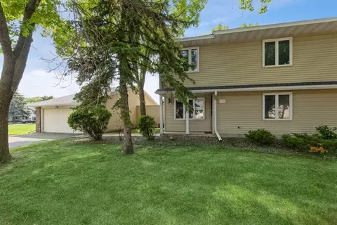 9398 Ranchview Ln N, Maple Grove, MN 55369