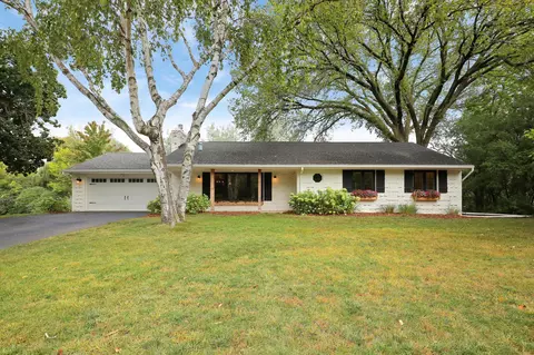 102 Chevy Chase Dr, Wayzata, MN 55391