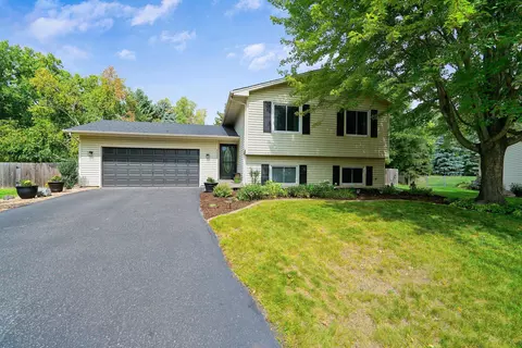 4920 Quaker Ln N, Plymouth, MN 55442