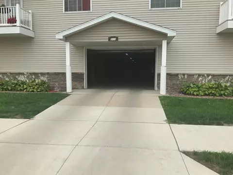 201 S Lincoln St #105, Lake Crystal, MN 56055