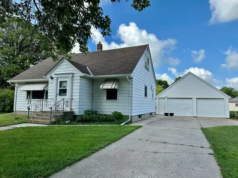 631 2nd St NE, Clara City, MN 56222