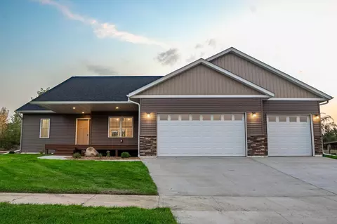 3011 Acorn Trl, Faribault, MN 55021