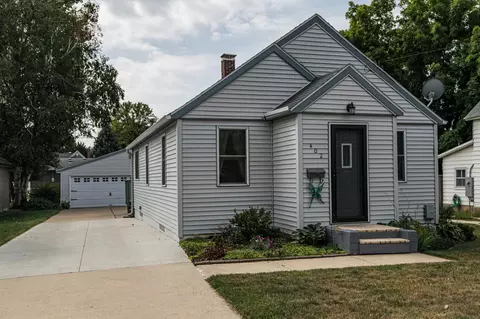 402 2nd St SW, Stewartville, MN 55976
