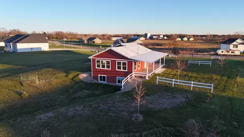 639 W River Dr, New London, MN 56273