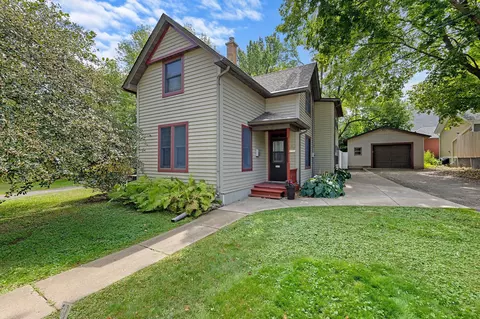 207 Burlington St E, Stillwater, MN 55082