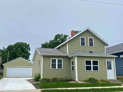 221 S Lincoln St, Lake Crystal, MN 56055