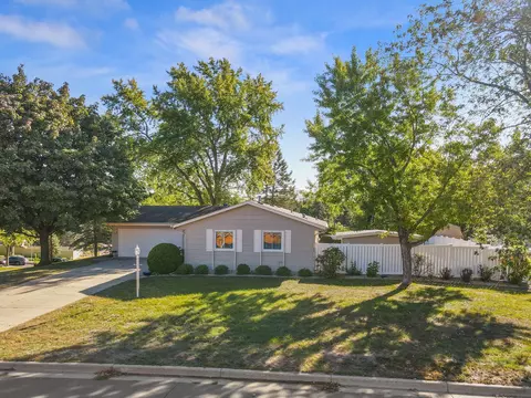 1609 W 131 12 St, Burnsville, MN 55337