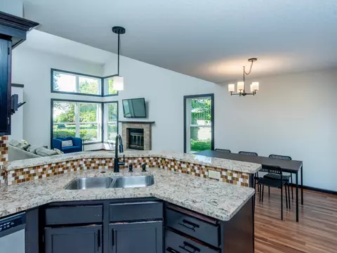 1065 Kettle Creek Rd, Eagan, MN 55123 photo 6