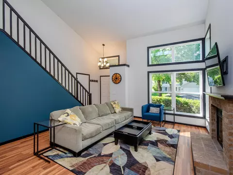 1065 Kettle Creek Rd, Eagan, MN 55123 photo 3
