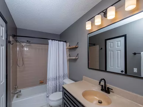 1065 Kettle Creek Rd, Eagan, MN 55123 photo 11