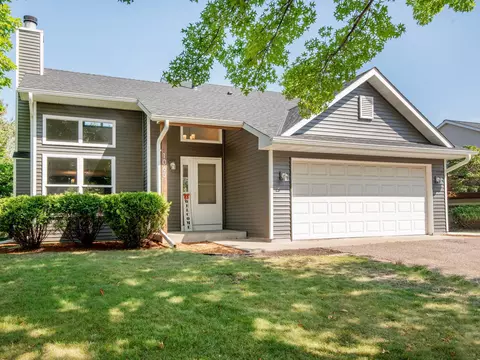 1065 Kettle Creek Rd, Eagan, MN 55123