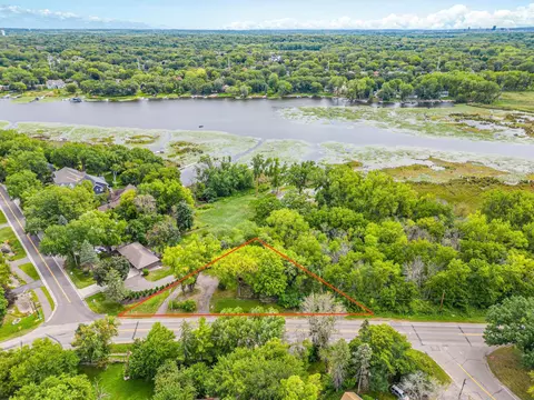 2890 Victoria St N, Roseville, MN 55113
