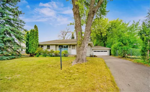 8539 Chicago Ave S, Bloomington, MN 55420