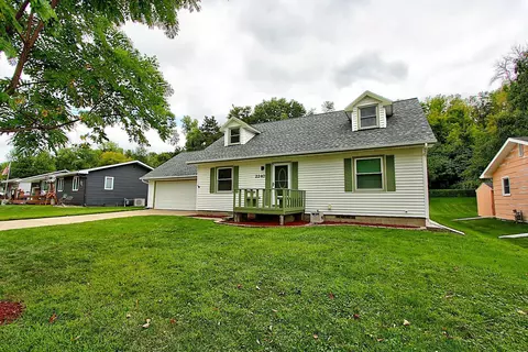 2240 Langsdorf Ave, Red Wing, MN 55066