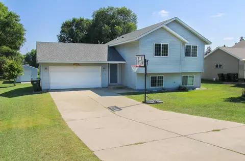 718 Country Club Dr SW, Melrose, MN 56352