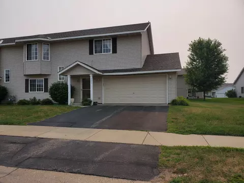 2075 Brittany Ct, Shakopee, MN 55379