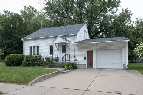 620 E Spring St, River Falls, WI 54022