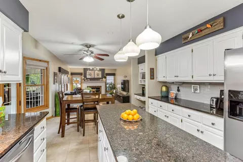 680 Oxford Rd, Eagan, MN 55123 photo 5
