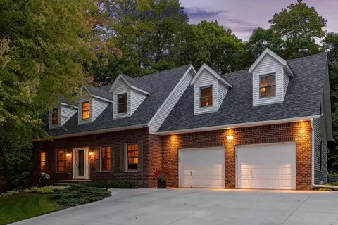 1512 Knob Hill Ln, Excelsior, MN 55331