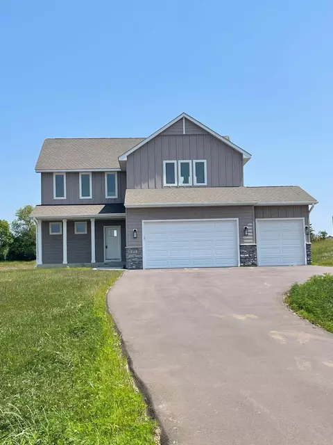 371 Bella Ct, Hudson, WI 54016