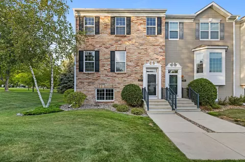 10103 Indigo Dr, Eden Prairie, MN 55347