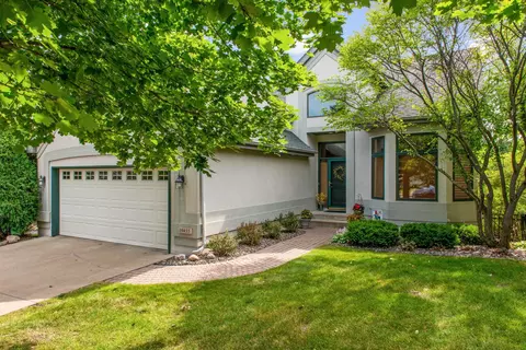 10455 Spyglass Dr, Eden Prairie, MN 55347