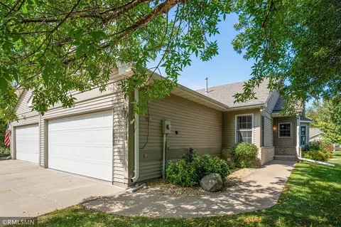 2123 Southwind Rd, Maplewood, MN 55109