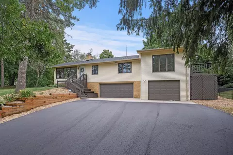 4447 Victoria St N, Shoreview, MN 55126