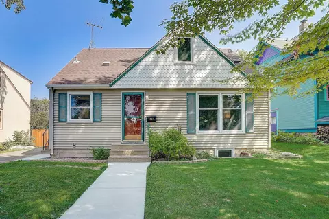 1060 Victoria St N, Saint Paul, MN 55103