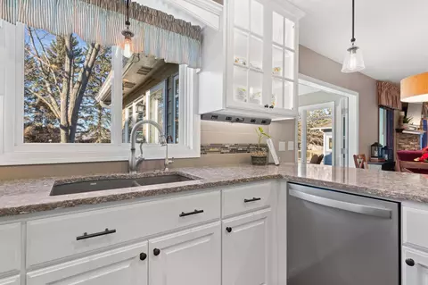 4759 Cypress Pt, Eagan, MN 55123 photo 9