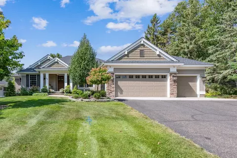 461 Vadnais Lake Dr, Vadnais Heights, MN 55127
