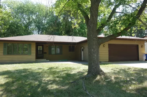 1505 Sunset Dr SW, Owatonna, MN 55060