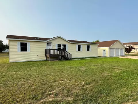 220 6th St SE, Menahga, MN 56464