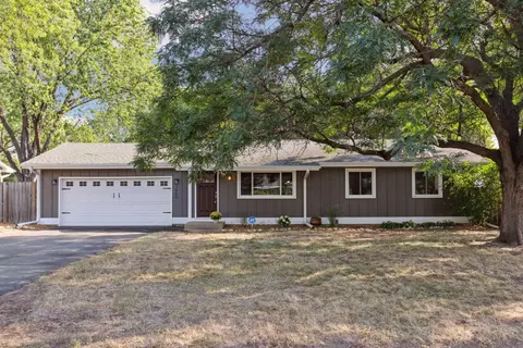 1460 E Old Shakopee Cir, Bloomington, MN 55425