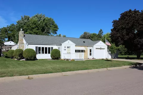 106 2nd Ave NW, Blooming Prairie, MN 55917
