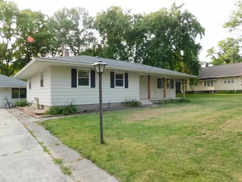 318 3rd St SE, Renville, MN 56284