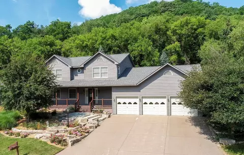 229 Oak Leaf Dr, Winona, MN 55987