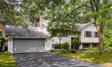 1725 Walnut Cir, Eagan, MN 55122