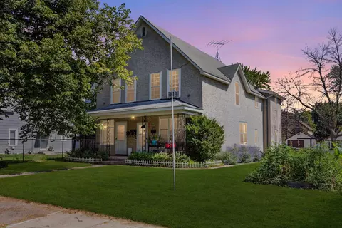 225 10th Ave S, South Saint Paul, MN 55075