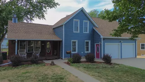 324 Saint Charles Ave SW, Saint Charles, MN 55972